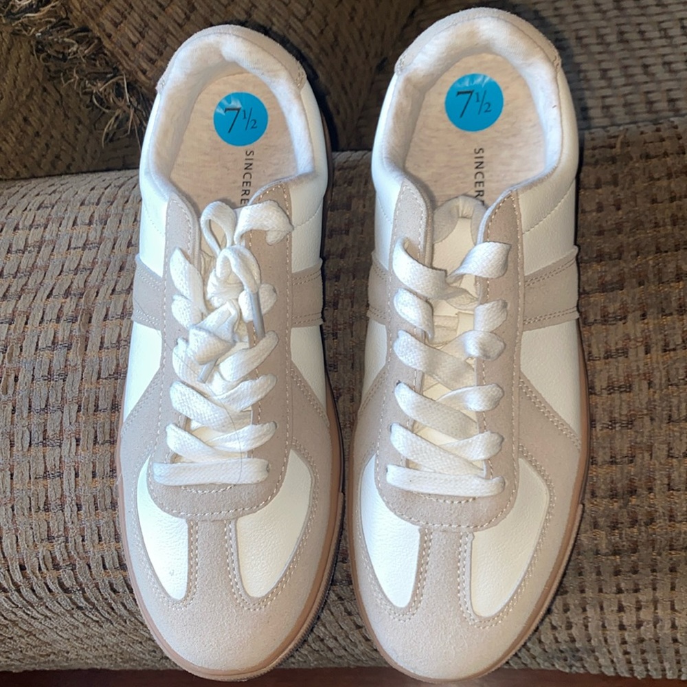 Brand New Size 7 1/2 Sincerely Jules sneakers. Colors white beige and brown.